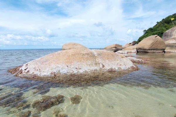 Koh samui Tayland ada. Sahilde kaya yığını — Stok fotoğraf