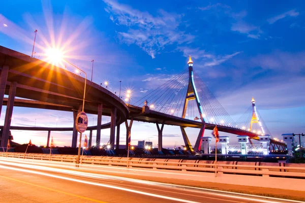 Пуміпон міст, промислові кільце автомобільного мосту в Бангкоку. Lon — стокове фото