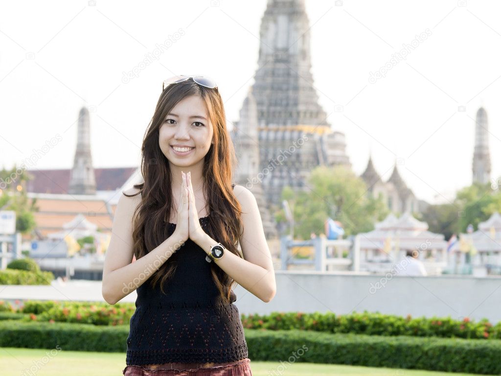 Attractive asian woman greeting with Temple of Dawn Wat Arun bac