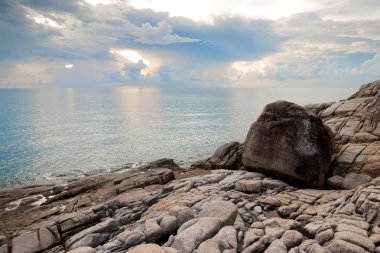 koh samui Tayland ada. plajda kayalar