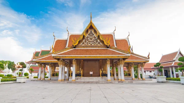 Тайская архитектура: Ват Ратчанадда, Лоха Прасат — стоковое фото