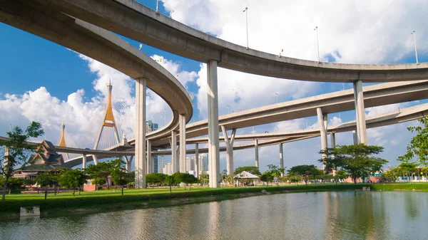 Thaiföld Bhumibol híd, híd keresztezi a Chao Phraya-R — Stock Fotó