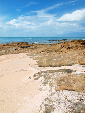 Tayland ada koh Samed. Sahilde kaya yığını