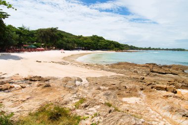 Tayland ada koh Samed. Sahilde kaya yığını