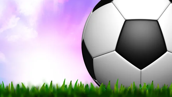 Футбол в зеленой траве над сумеречным небом — стоковое фото