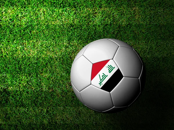 Irak bayrağı desen 3d render yeşil çim futbol topu — Stok fotoğraf