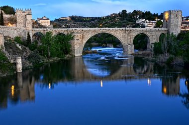 Nocturna, puente San Martin Toledo clipart