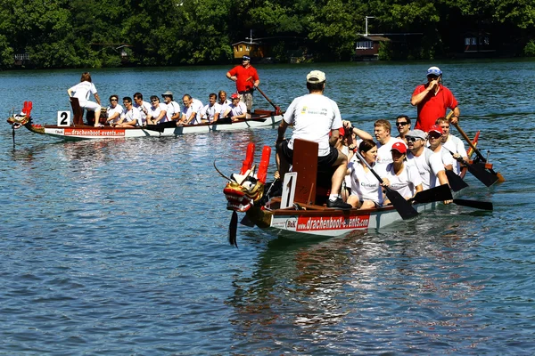 Dragon boat race w Rhine/Schweiz — Zdjęcie stockowe