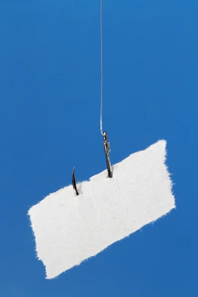 釣り針に空白の紙ラベル — ストック写真