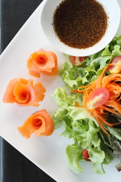 Salade de saumon fumé — Photo