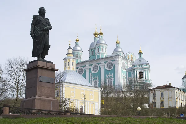 Monumento a Kutuzov y la catedral de Uspenskii — Foto de Stock