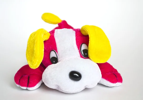 Różowy leży pies zabawka — Zdjęcie stockowe
