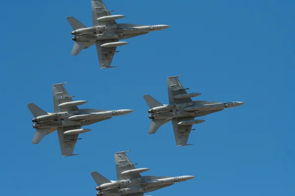 4 RAAF F18 volando en formación — Foto de Stock
