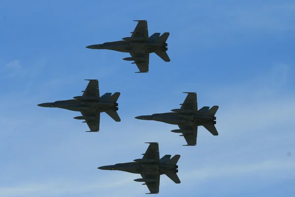 4 RAAF F18 volando en formación —  Fotos de Stock
