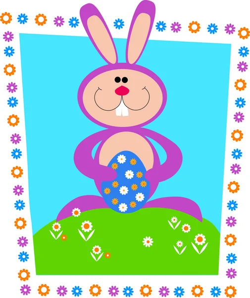 Пасхальный кролик держит красочное яйцо. Пасхальная карточка — стоковый вектор