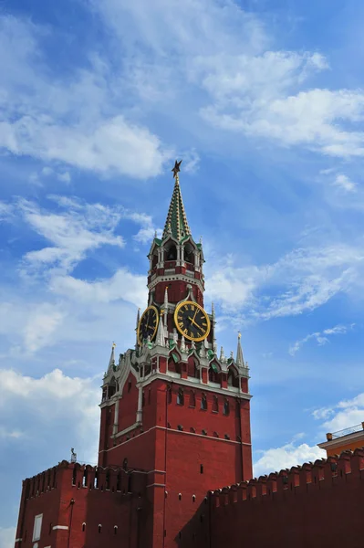 Klok van het kremlin in Moskou, Rusland (spasskaya toren) — Stockfoto