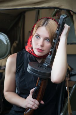 bir kız ve bir silah