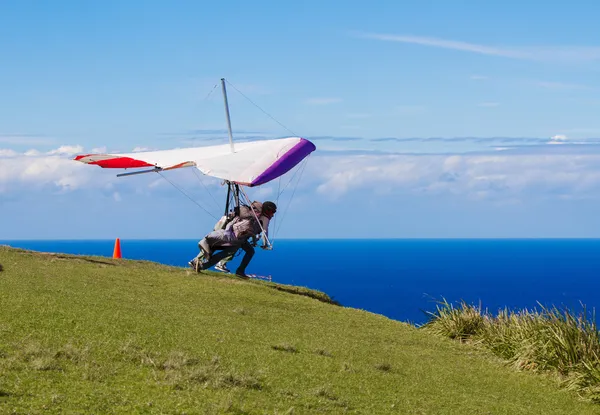 A Leap of Faith - Hang Glider — Stock Photo, Image