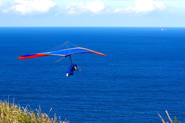 Hang Gliding on the water — Stock Photo, Image