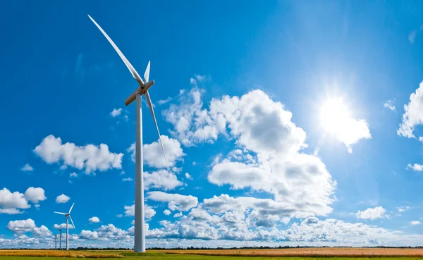 Wind turbines in countryside — Stock Photo, Image