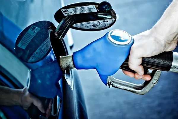 Enchimento no posto de gasolina — Fotografia de Stock