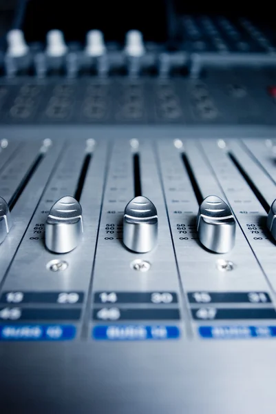 Audio inženýr, mixování deska — Stock fotografie