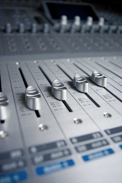Audio inženýr, mixování deska Stock Snímky