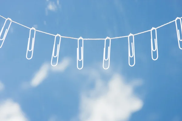 Paper Clips on a rope with a note — Stock Photo, Image