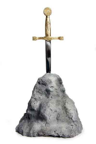 La espada en la piedra sobre blanco — Foto de Stock