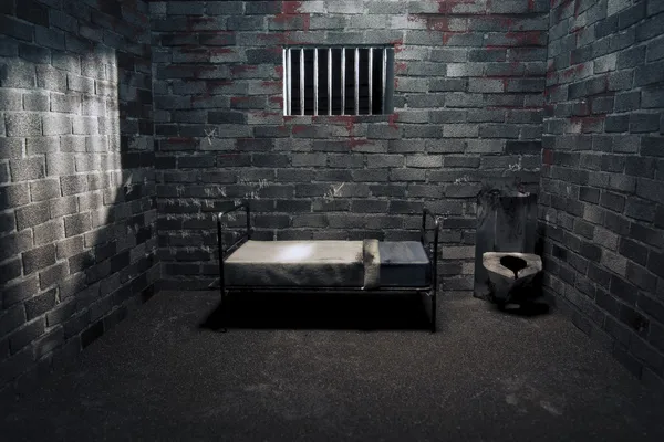 Cellule de prison sombre la nuit — Photo