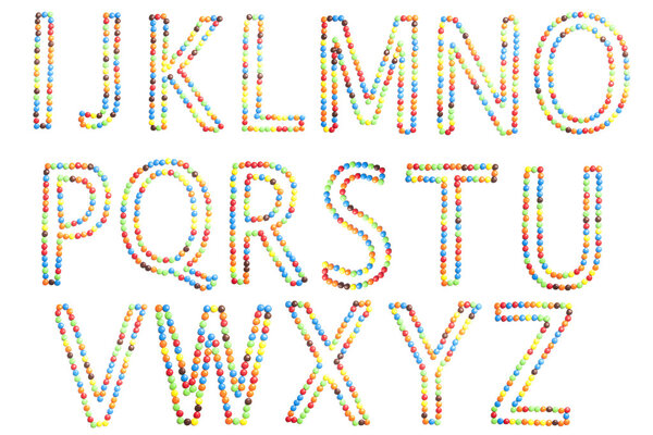 Abc в верхних шапках из конфет изолированы на белом
.