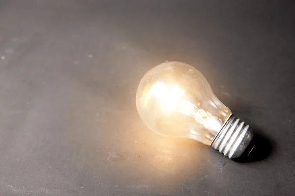 Concetto di idea luminosa con serie di lampadine — Foto Stock