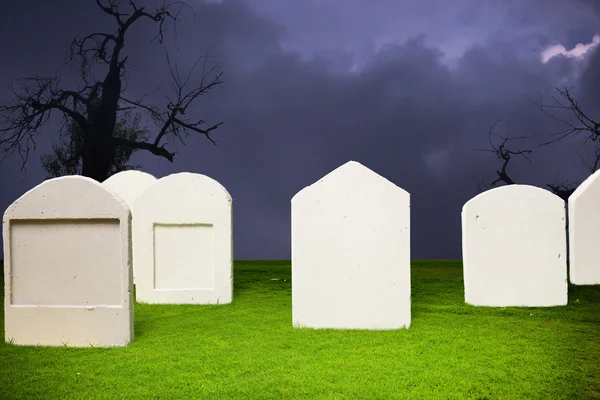 墓地，在万圣节之夜 — 图库照片