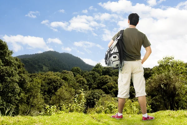 A tourist a top beautiful Mountain contemplating the view — Stock Photo, Image