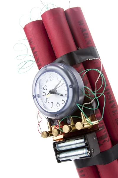 Dinamita bomba de tiempo sobre un fondo blanco — Foto de Stock