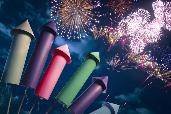 Fogos de artifício coloridos à noite — Fotografia de Stock