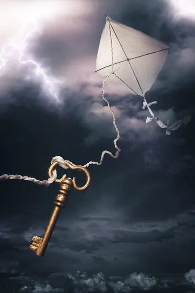 Kite met een sleutel vliegen in een storm — Stockfoto