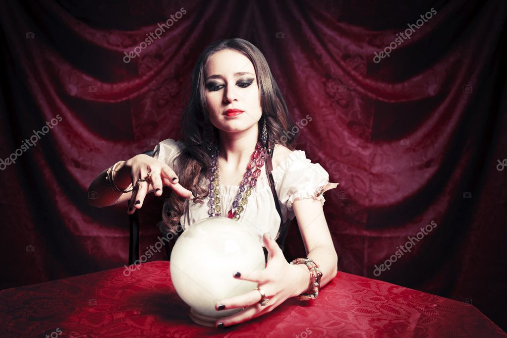 Foto vintage oscura de una gitana