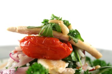 tavuk çam fıstığı yığını