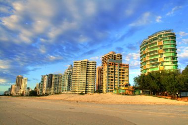 Surfers paradise suların çekildiği kıyı