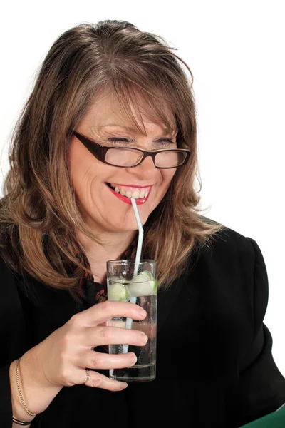 Zakenvrouw met drankje — Stockfoto