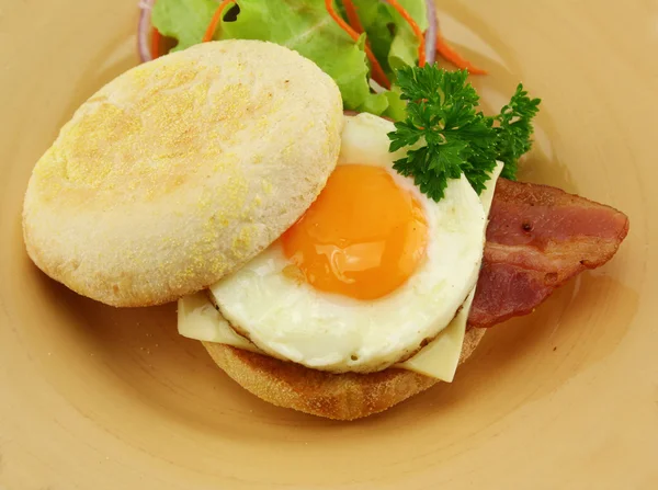 Bacon And Egg Muffin — Stock Photo, Image