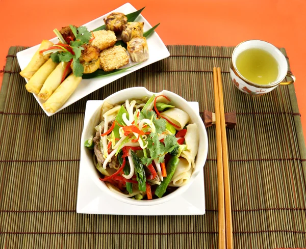 Beef Stirfry And Dimsums — Stock Photo, Image