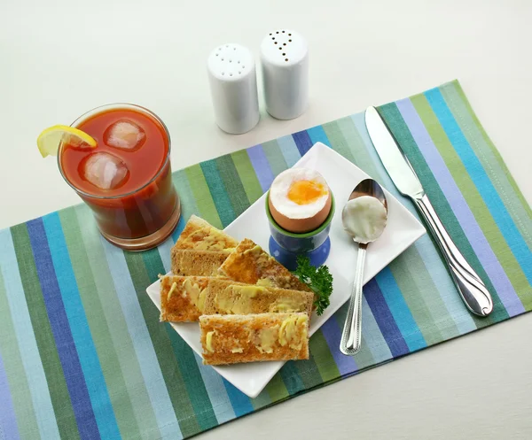 Desayuno de huevo cocido —  Fotos de Stock