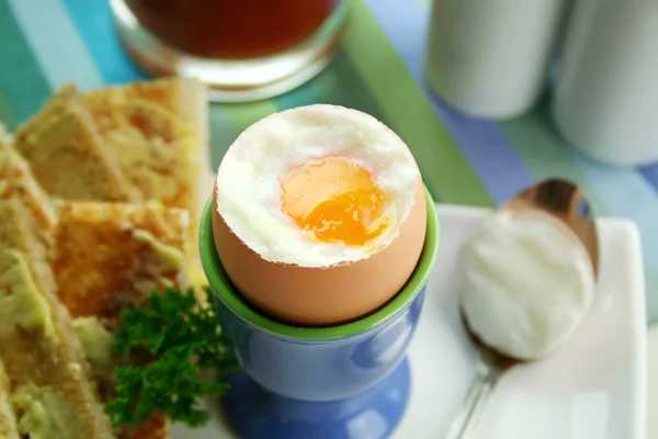 Desayuno de huevo cocido —  Fotos de Stock