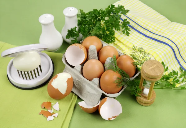 Gekookte eieren met kruiden — Stockfoto
