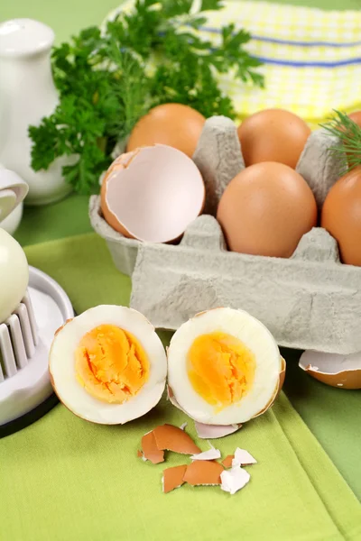 Haşlanmış yumurta kırık — Stok fotoğraf