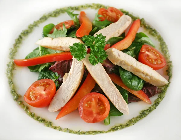 Tavuklu pesto salata — Stok fotoğraf