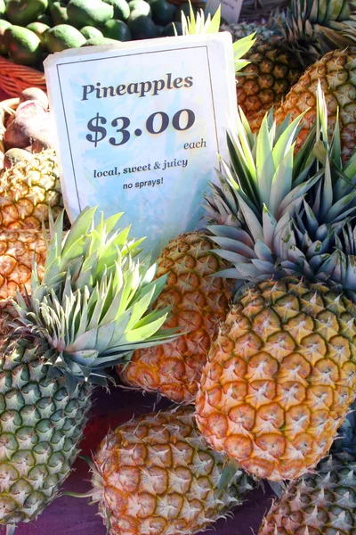 Pineapples At The Markets — Stock Photo, Image