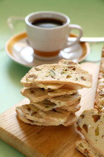 Pão de pistache e café — Fotografia de Stock